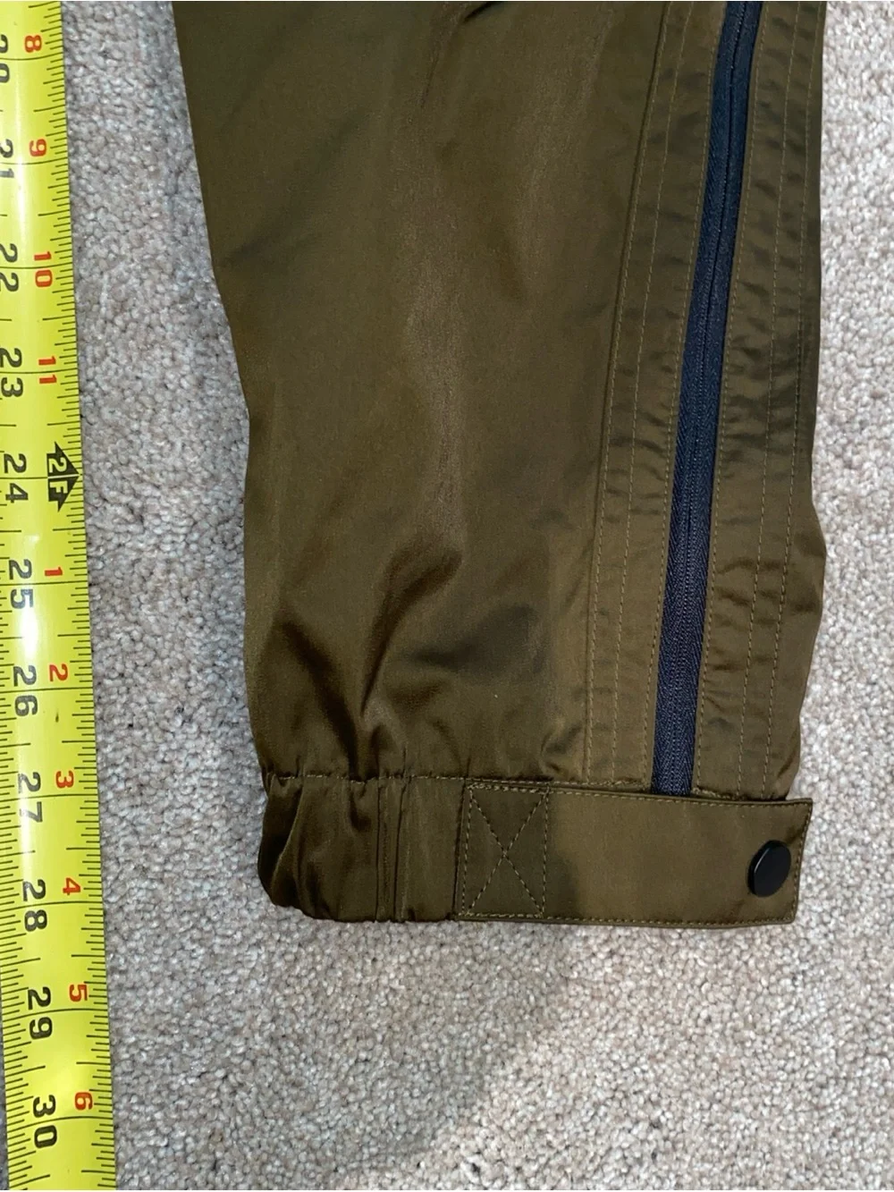NWT Athleta Radiant Jogger Pant Olive Green Size 8 Sleek Satiny Finish MSRP $108